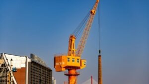 Травмы на стройке при работе с кранами: права и компенсации